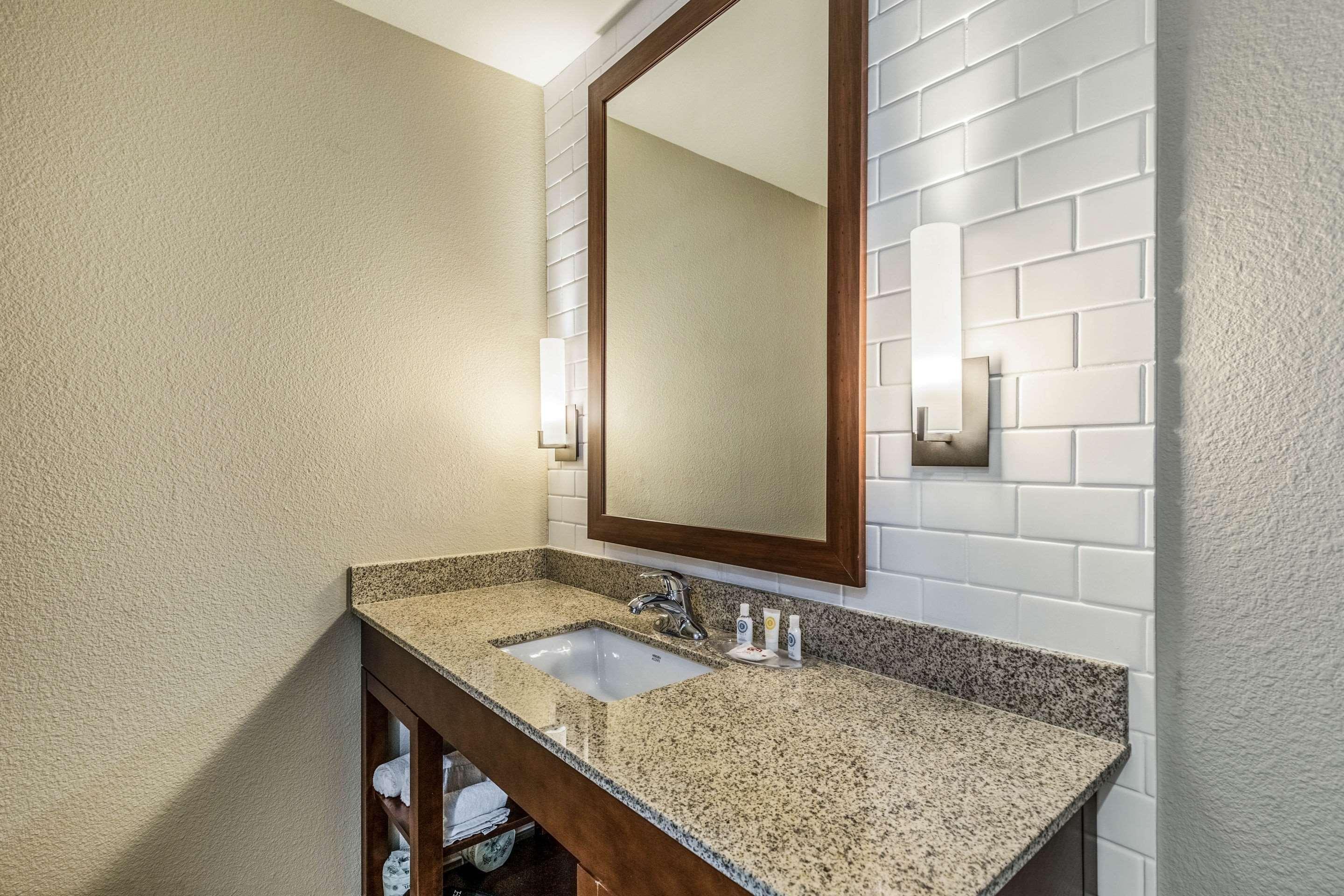 Comfort Suites Channelview Buitenkant foto